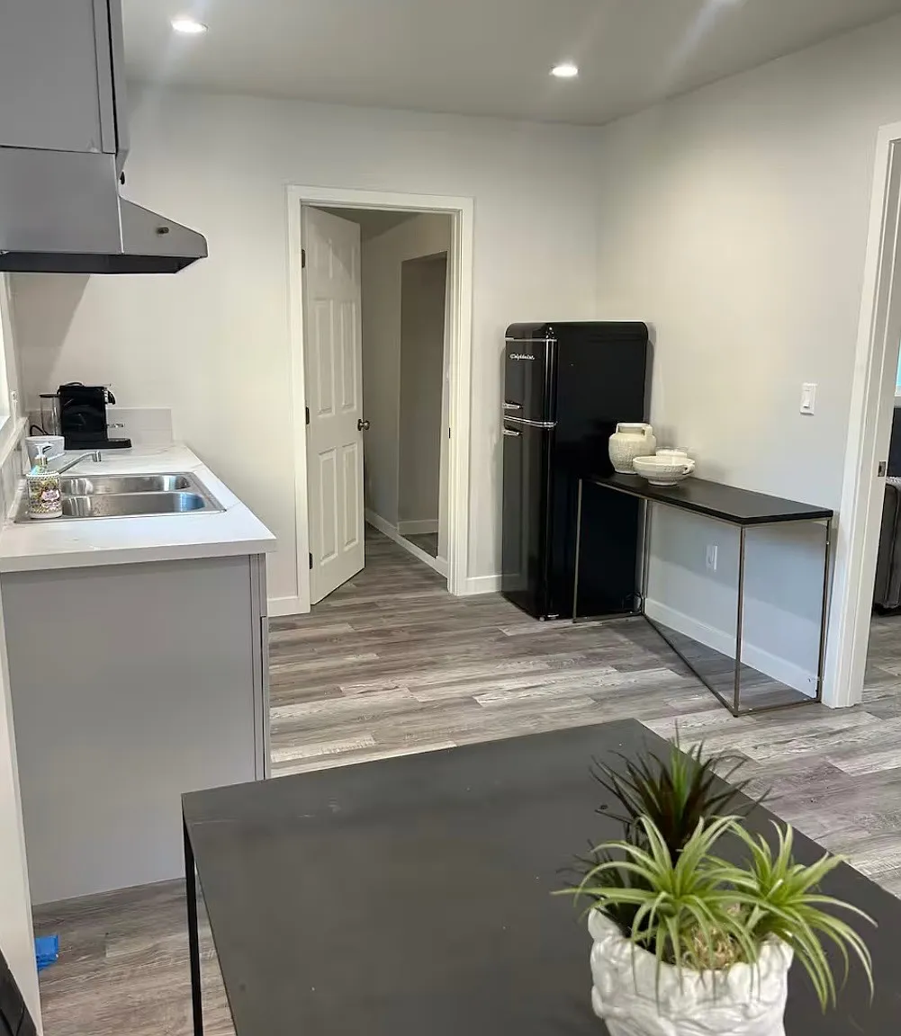 3 bed, 800 sqft, $2,950 — Photo 4