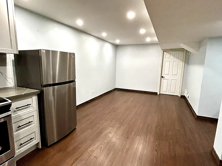 1123 Woodward Ave — Photo 6