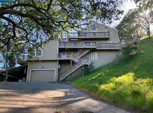 71 Saddle Rd, Walnut Creek, CA 94595