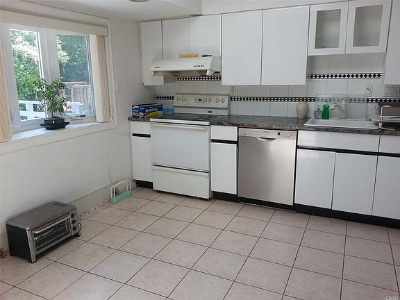 5th image of 114 Birchwood Park Dr