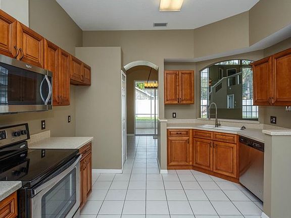 3rd image of 3937 Oak Crest Cir