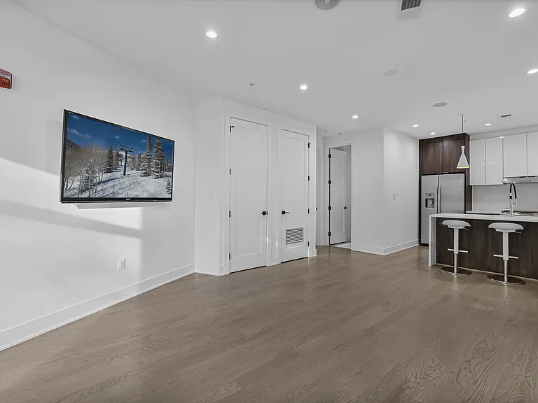 1220 Potomac Ave SE #3 — Photo 3