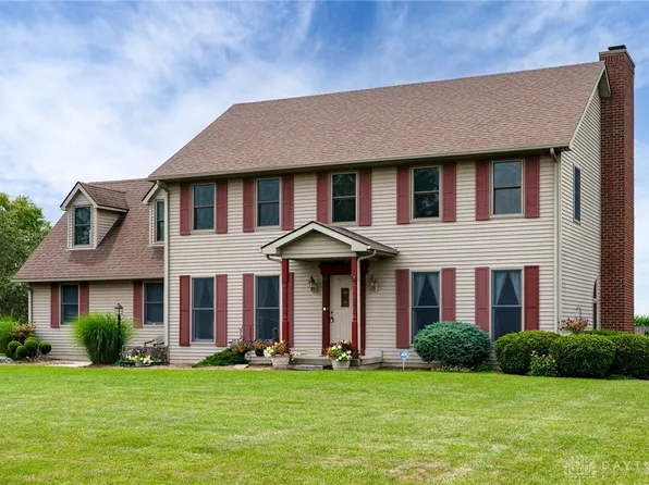 5677 Cedarwood Dr, Lewisburg, OH 45338