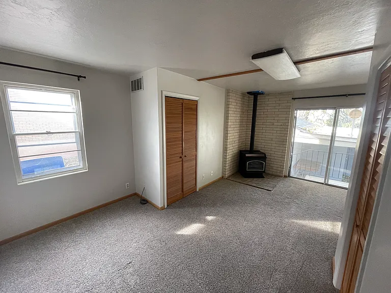 3645 Gramercy Ave — Photo 10