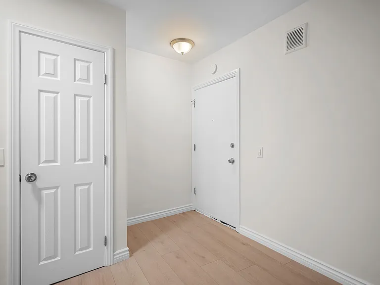2116 E Chevy Chase Dr #C — Photo 3