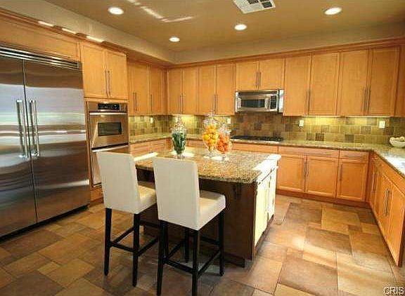 4th image of 25656 Elmwood Ln