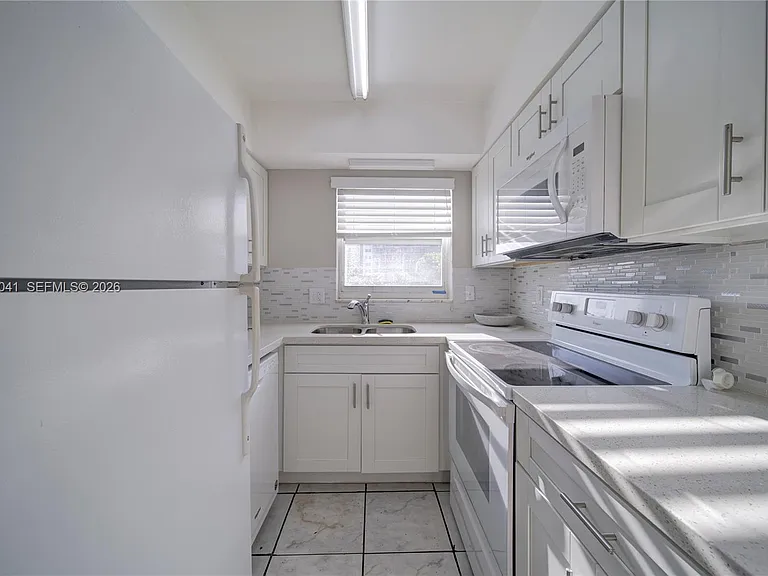 2855 NE 30th St #B — Photo 8
