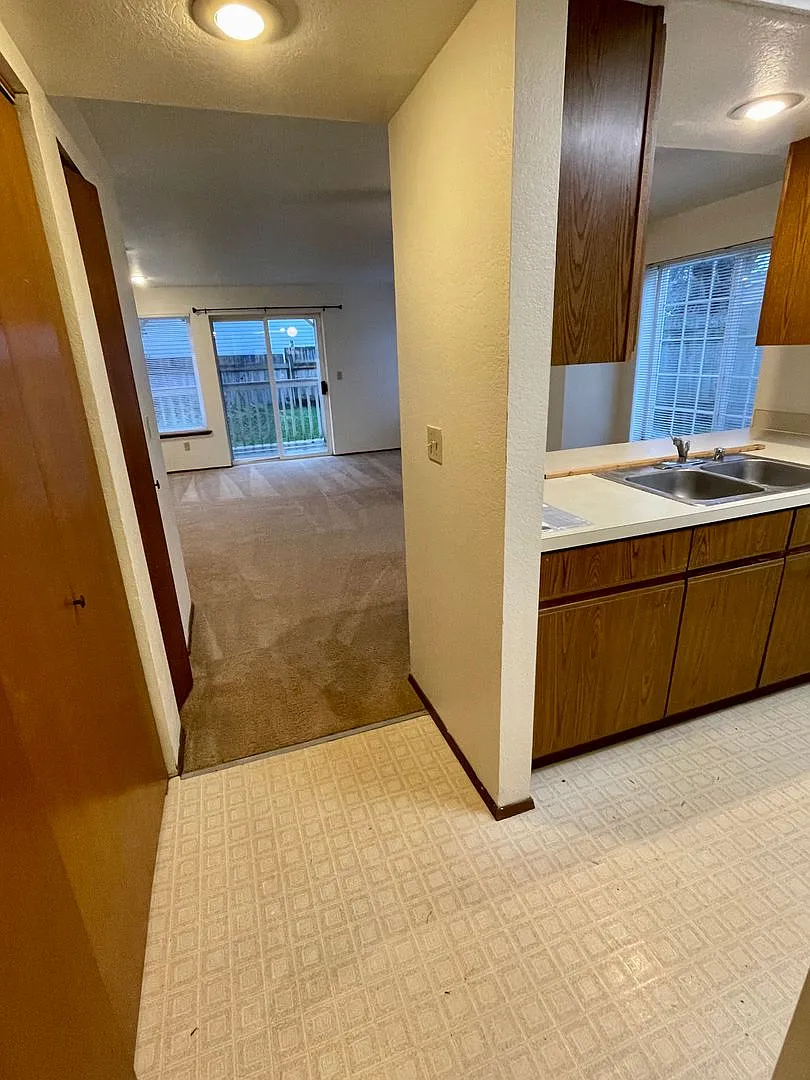 2 Bedroom 1 Bathroom - Bellingham — Photo 4