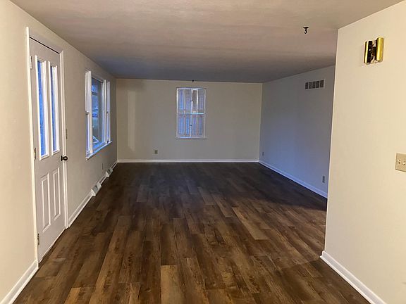 3rd image of 389 E Fernwood St