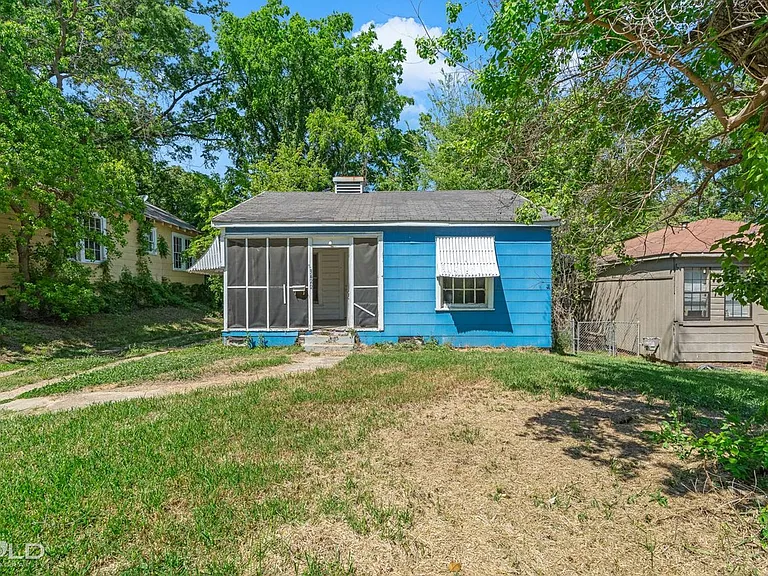 3420 Darien St — Photo 2