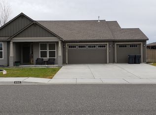 8910 Wilshire Dr, Pasco, WA 99301