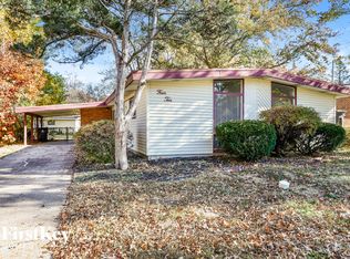 410 Countryside Dr, Florissant, MO 63033