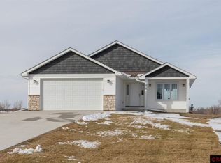 916 Three Lakes Ct, Madison Lake, MN 56063