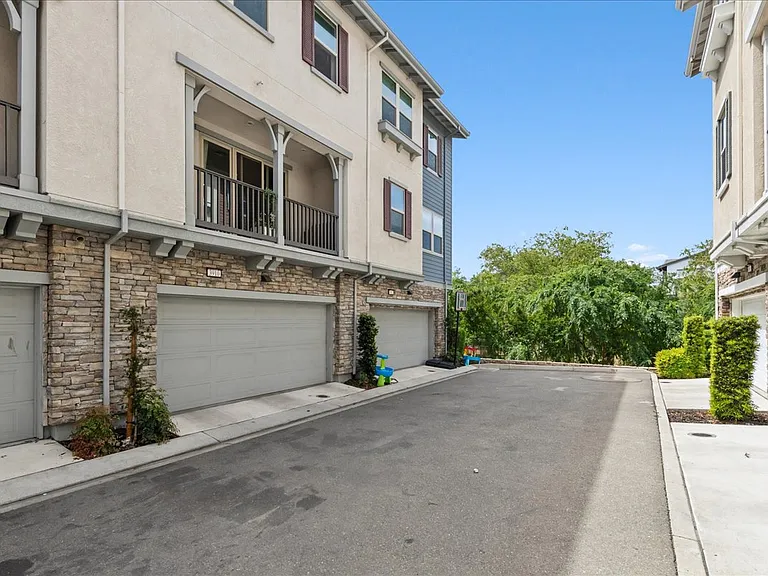 3910 Scottfield St — Photo 20
