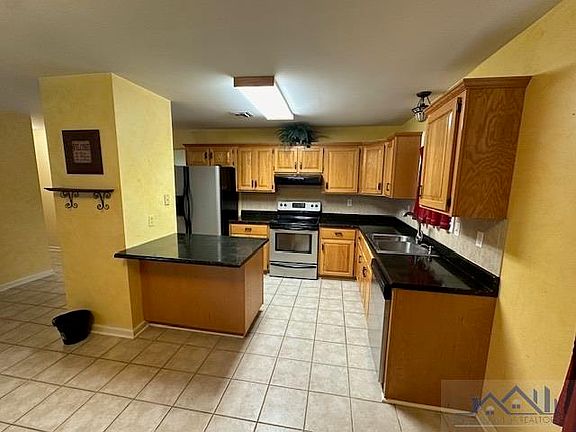 3rd image of 1107 W Camellia Dr