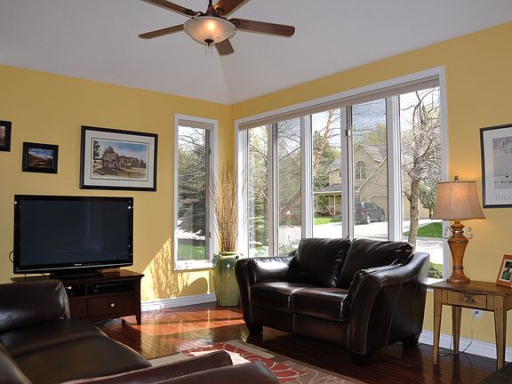 2nd image of 5523 Prospect Dr