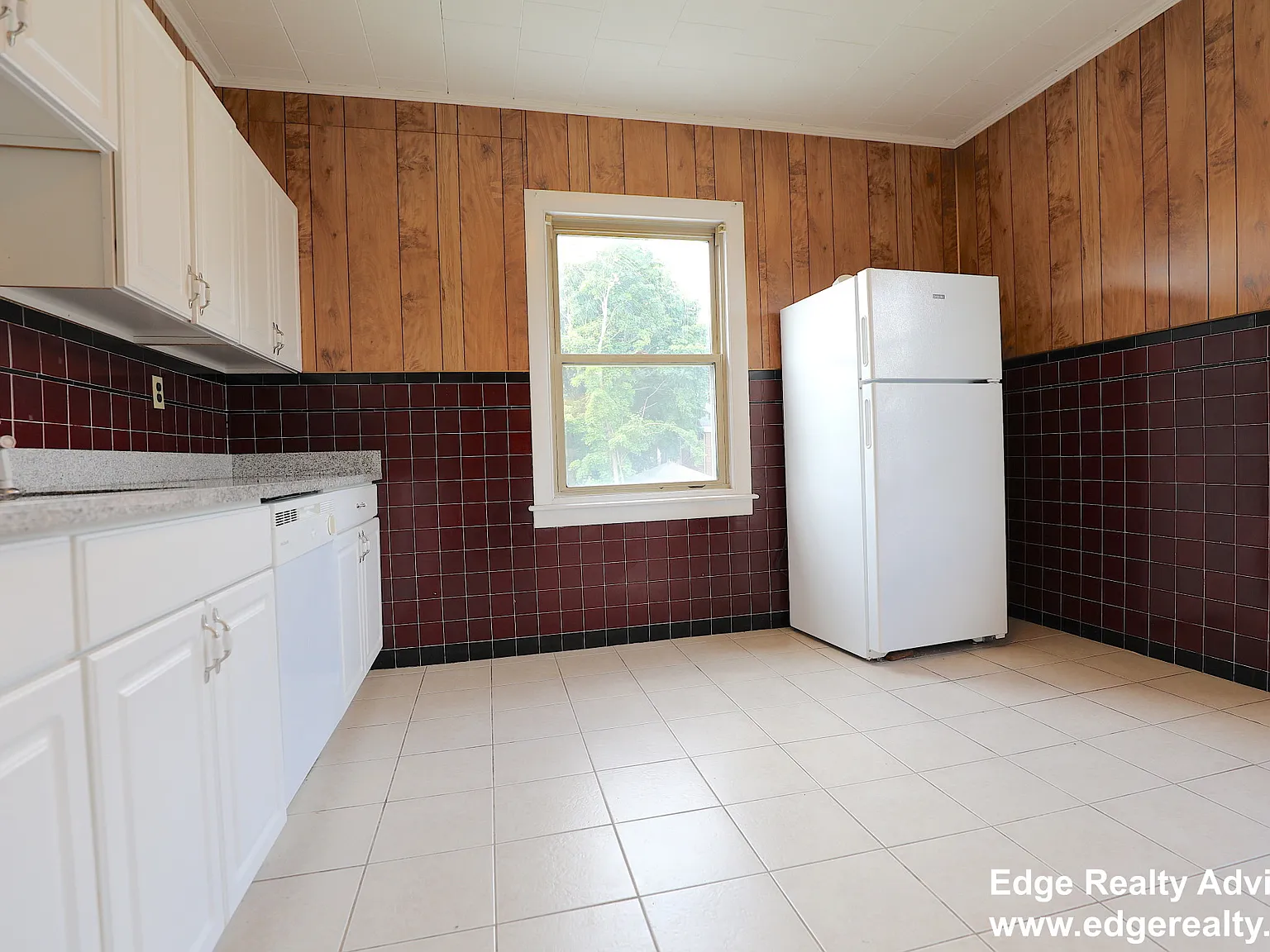 4 bed, 2600 sqft, $3,300 — Photo 3
