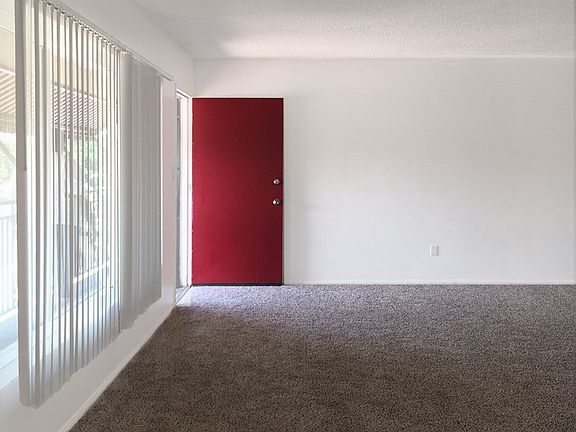 Entrance-Living Room