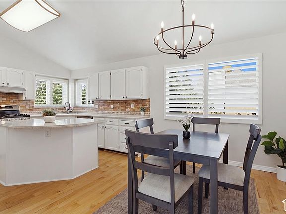 5th image of 2313 E Rockview Dr
