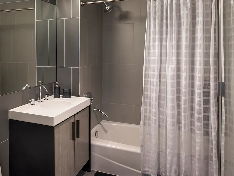 250 Ashland Pl #24N — Photo 4