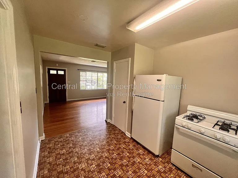 1261 Richmond Rd — Photo 6