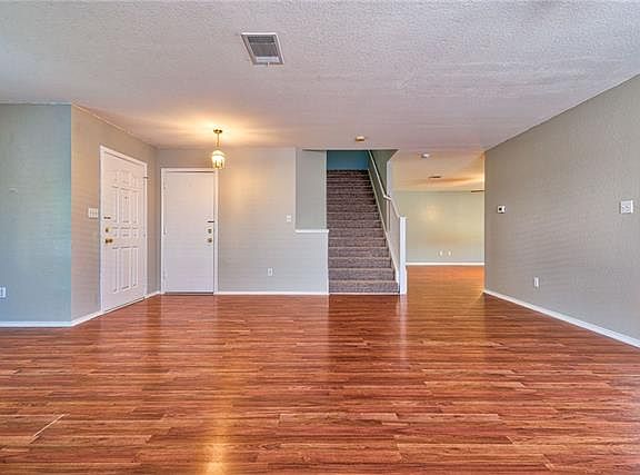 4th image of 18100 Gantry Dr