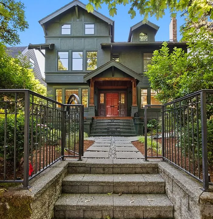1020 15th Ave E