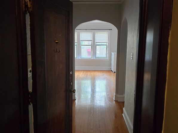 5658 N Christiana Ave Floor 1