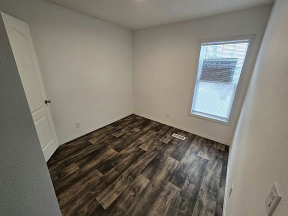 5th image of 142 Lynn #55