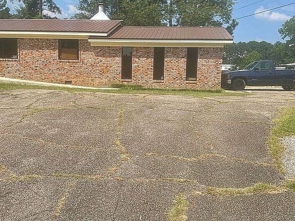 4th image of 1716 N Pine Ave