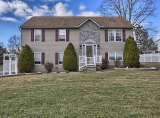46 Logging Rd, Leola, PA 17540
