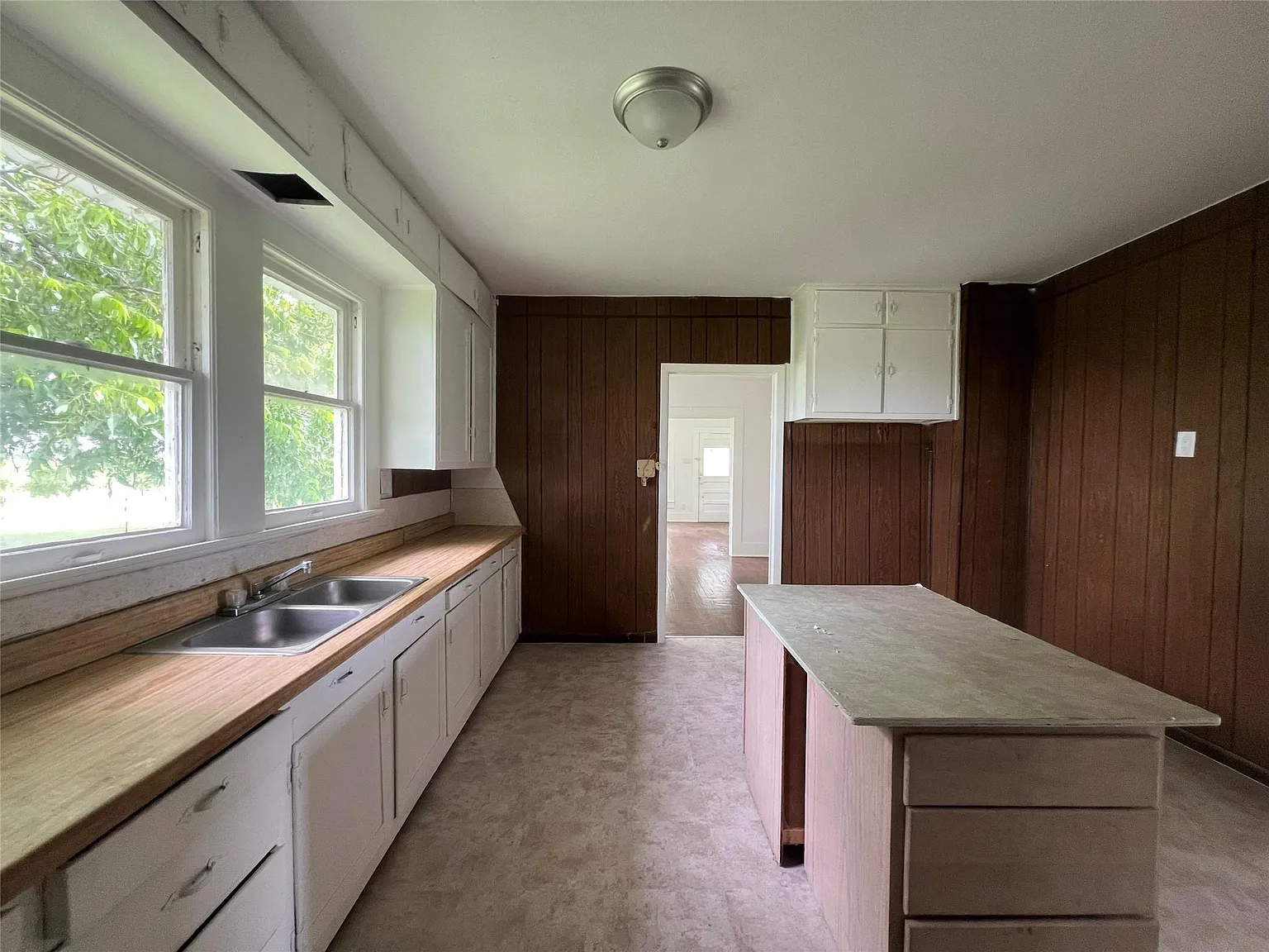 2 bed, 1.0 bath, 1416 sqft, $1,600 — Photo 4