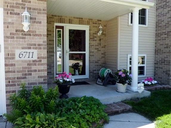 3rd image of 6711 Blackstone Cir