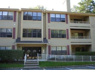 1211 Stoneridge Cir, Helmetta, NJ 08828