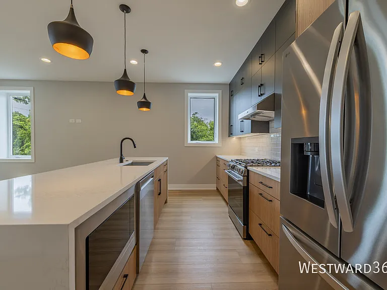 3555 N Neenah Ave #2N — Photo 2
