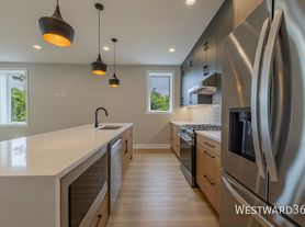 3555 N Neenah Ave, Chicago, IL