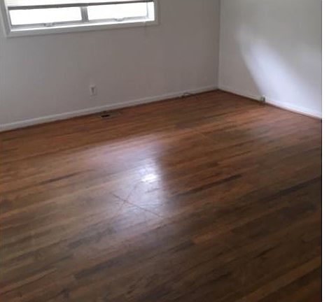 2nd image of 1928 Harris St