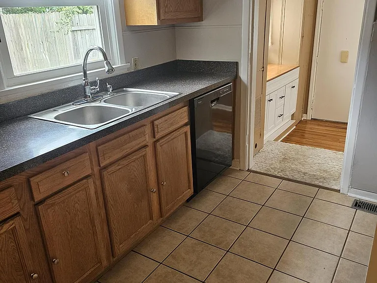 708 Cheryl Ln — Photo 8
