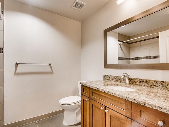 3rd image of 928 Travis Ave APT 202