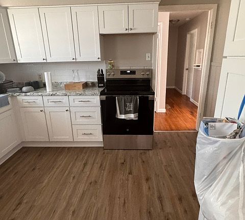 3rd image of 605 Phillips St