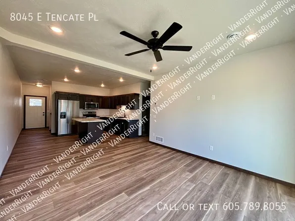 8045 E Tencate Pl, Sioux Falls, SD 57110