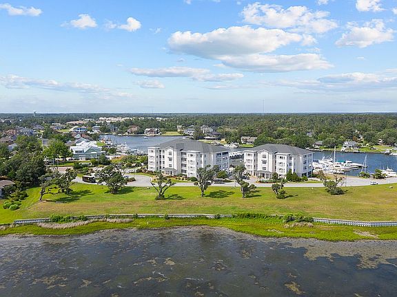 3rd image of 143 Lands End Ct