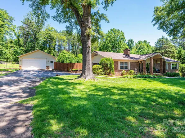 606 3rd Street Pl SW, Conover, NC 28613