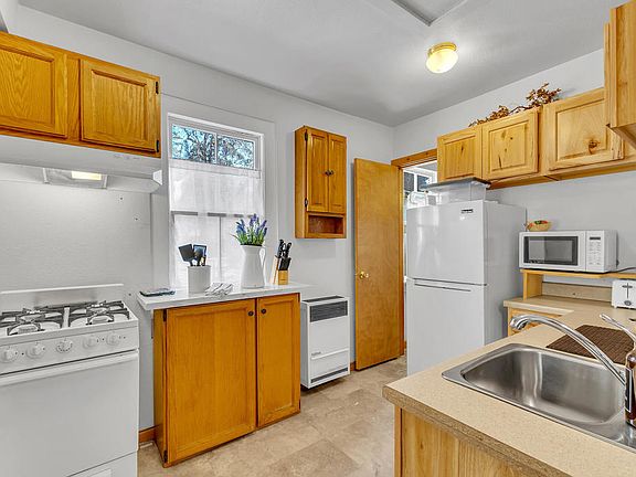 3rd image of 25740 Fir St