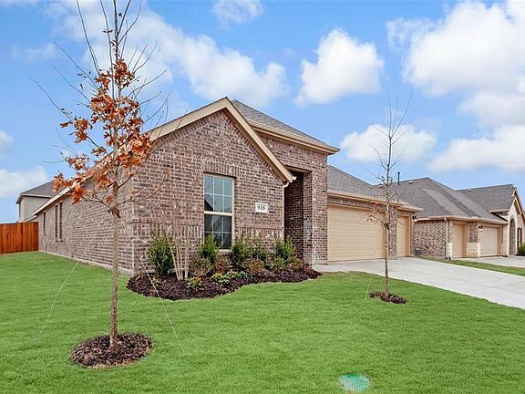 2nd image of 935 Manuel Dr