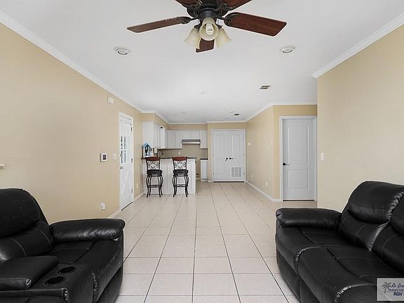 3rd image of 102 Indiana Dr