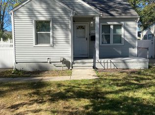 4544 Edmund St, Wayne, MI 48184