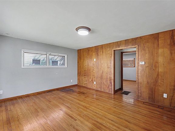 3rd image of 31 Delaware Ave