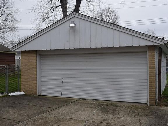 4th image of 93 Evelyn Ave