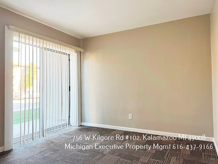 756 W Kilgore Rd #102 — Photo 2